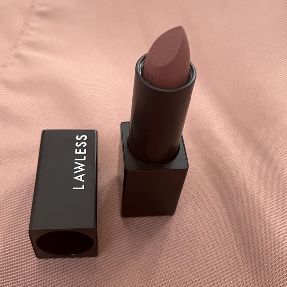 Lawless Lipstick 90s shade - Picture 2 of 5